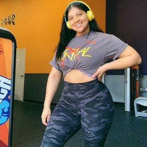 Meet your Posher, Valeria